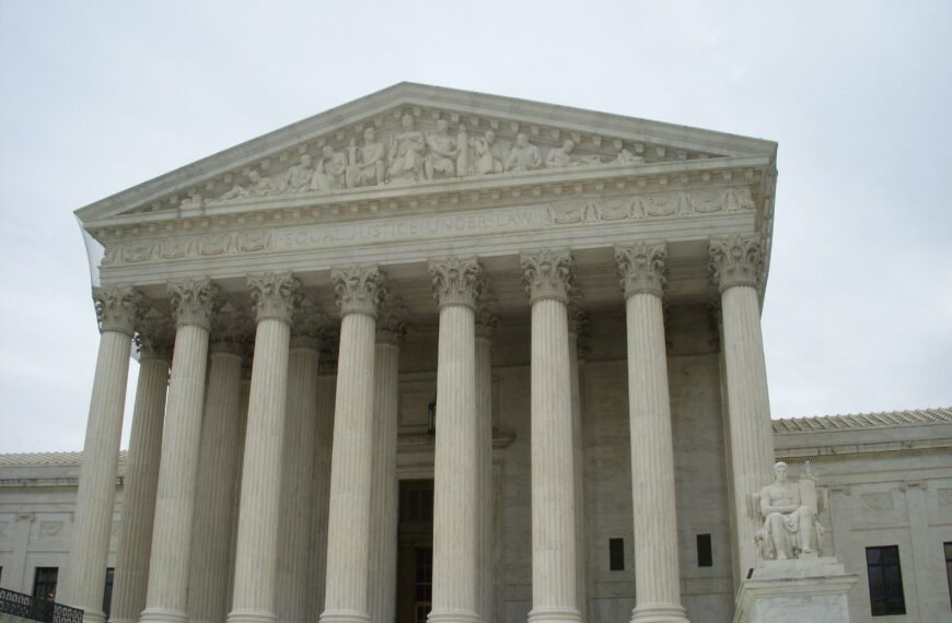 Supreme Court Halts Order to Reinstate Federal Workers