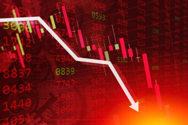 Dow Futures Drop Nearly 1,000 Points as Market Volatility Intensifies Over Tariff Policies