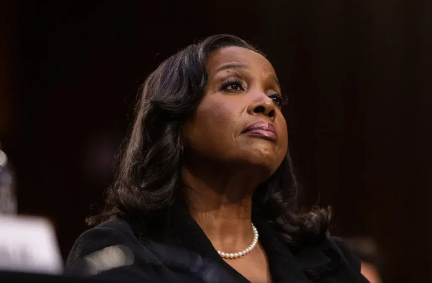 Trump Asks Supreme Court to Approve Removal of Fed Governor Lisa Cook