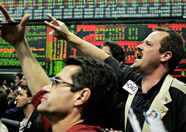 united-states-traders-work-in-the-s-p-500-futures-pit-of-the-chicago-mercantile-exchange-monday