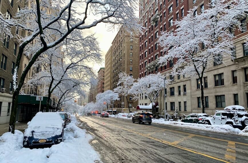 East Coast Snowstorm Causes Over 5,000 Flight Cancellations