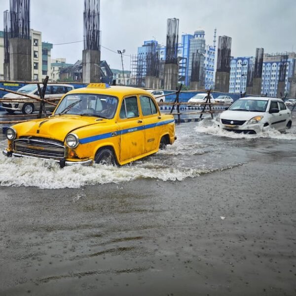 Severe Flooding in Nairobi Disrupts Travel and Claims Lives