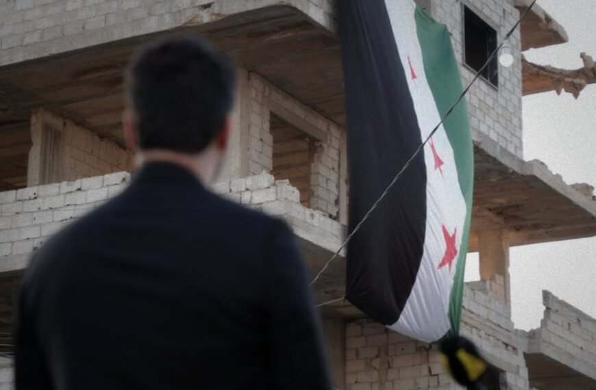 Tensions Escalate as Iran Threatens to Close Strait of Hormuz