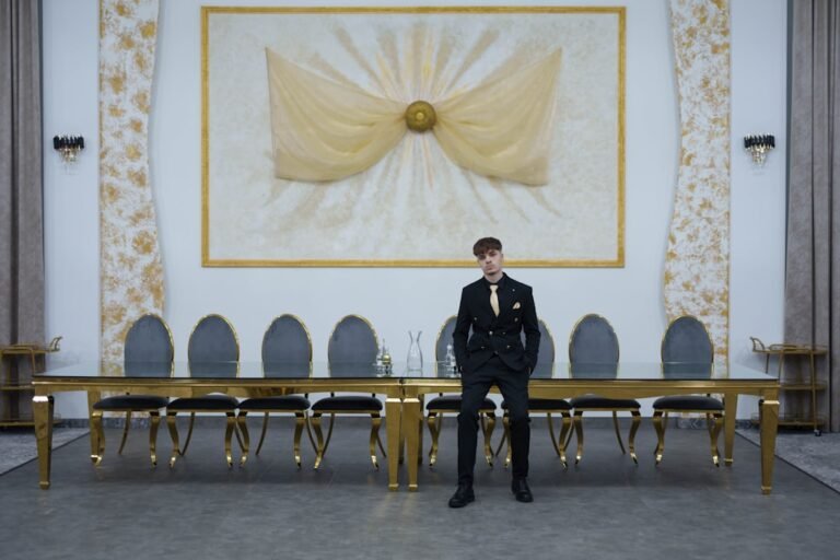 decorated-detroit-police-sergeant-led-double-life-