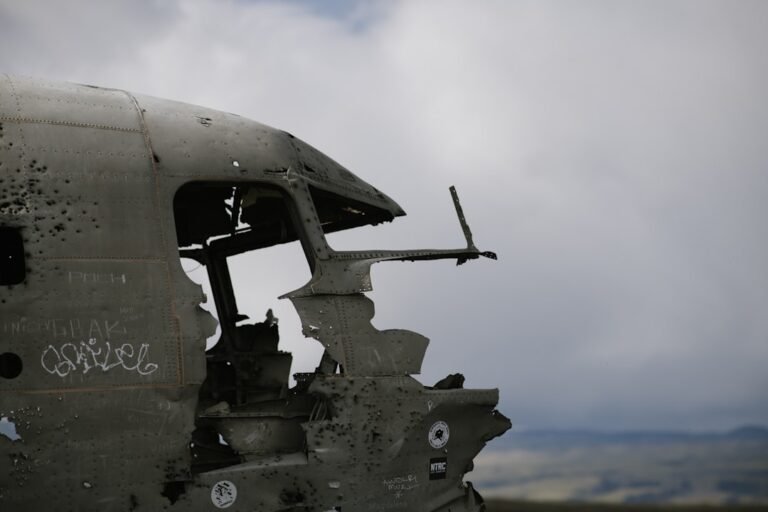 helicopter-crashes-into-ocean-off-hawaii-coast-lea