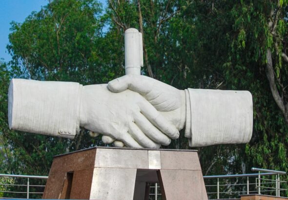 trump-pauses-iran-strike-threats-for-two-weeks-con