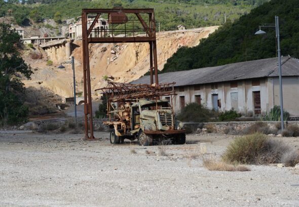 us-navy-destroyers-begin-mission-to-clear-path-thr