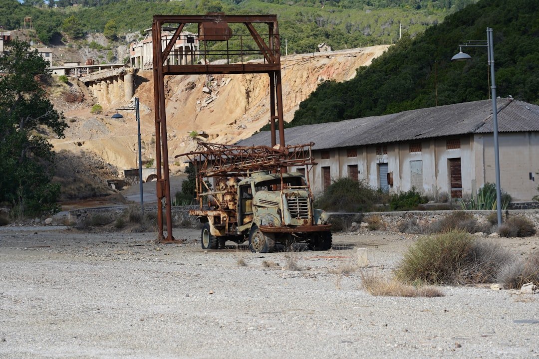 us-navy-destroyers-begin-mission-to-clear-path-thr