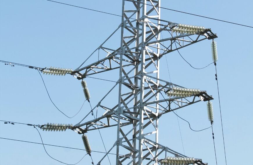 Electric transmission tower