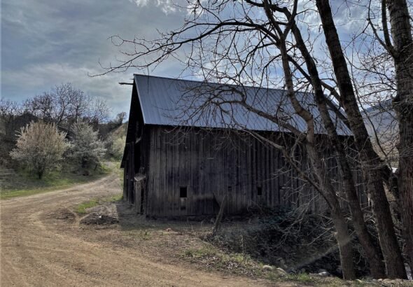 Idaho farm field and barn